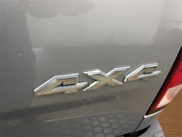 2023 RAM 1500 Classic SLT Crew Cab 4x4 5'7' Box