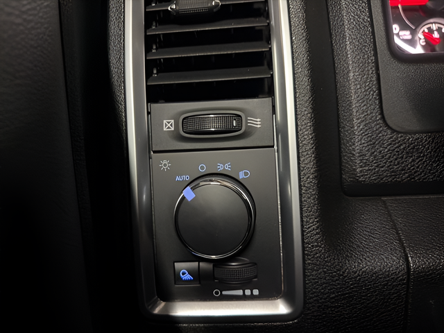 2021 RAM 1500 Classic SLT Crew Cab 4x4 5'7' Box