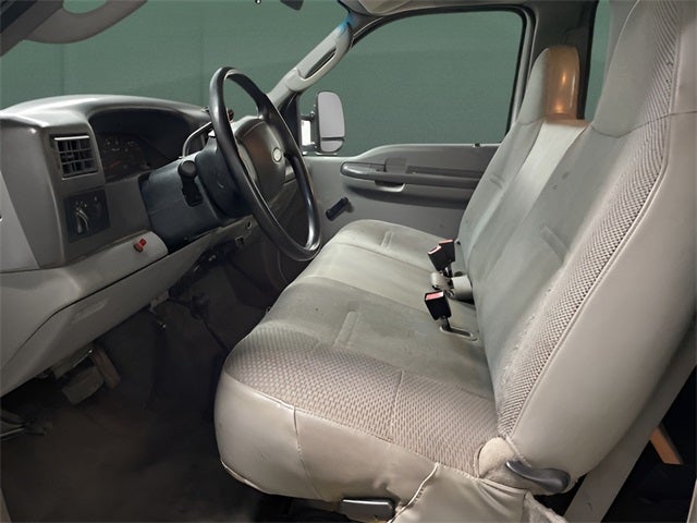 2004 Ford F-550 Chassis XL