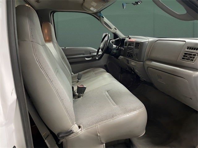 2004 Ford F-550 Chassis XL