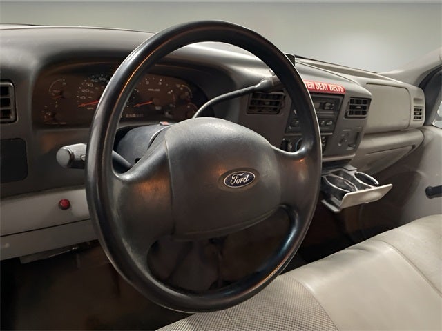 2004 Ford F-550 Chassis XL