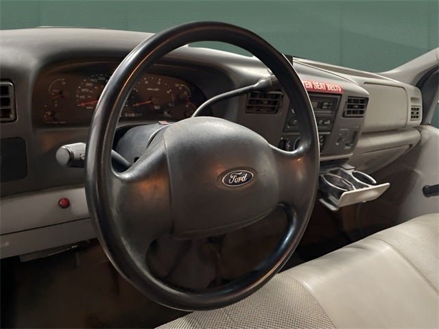 2004 Ford F-550 Chassis XL