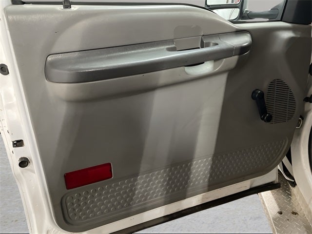 2004 Ford F-550 Chassis XL