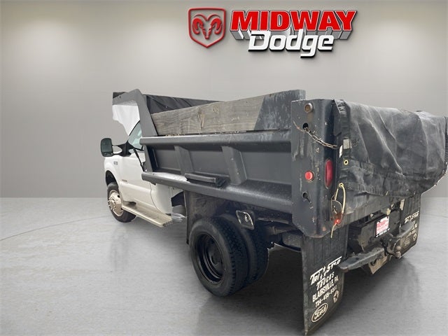 2004 Ford F-550 Chassis XL