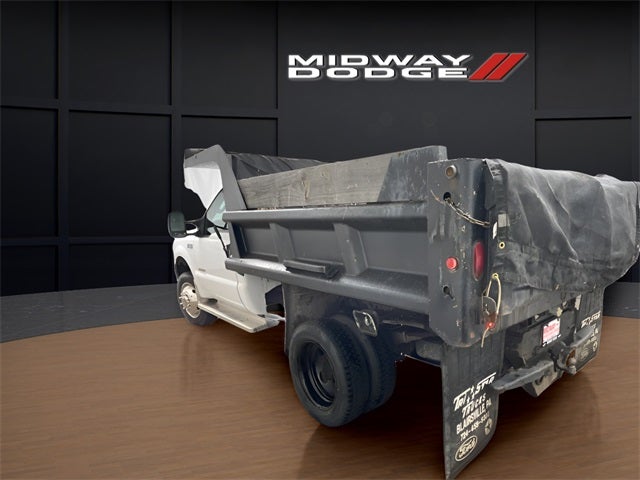 2004 Ford F-550 Chassis XL