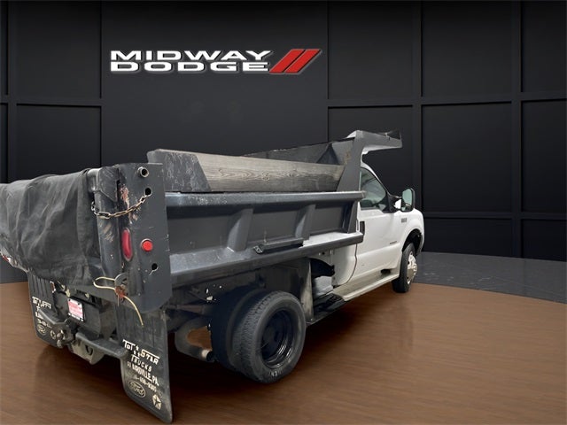 2004 Ford F-550 Chassis XL