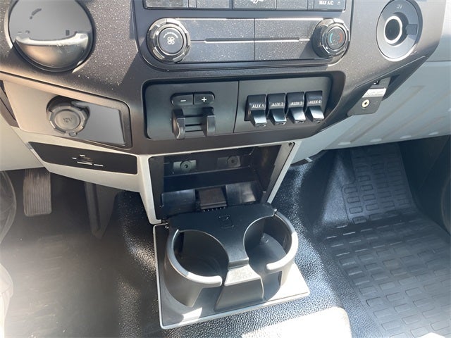 2016 Ford F-350 Chassis XL