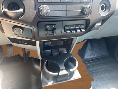 2016 Ford F-350 Chassis XL