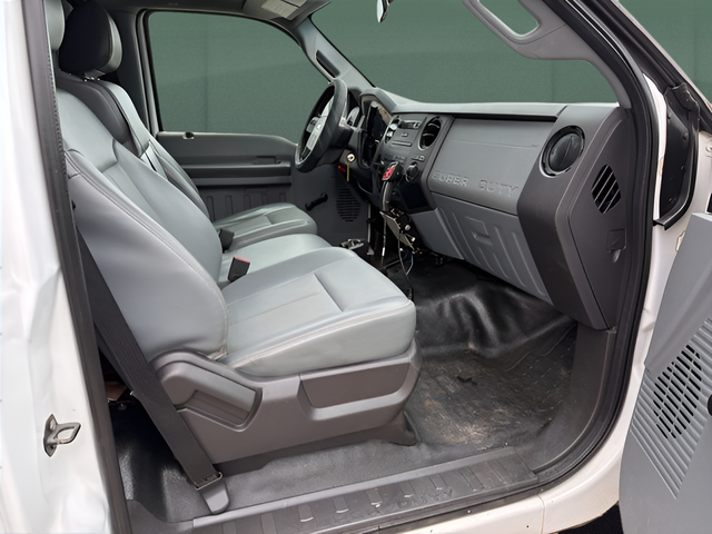 2013 Ford F-350 Chassis DRW