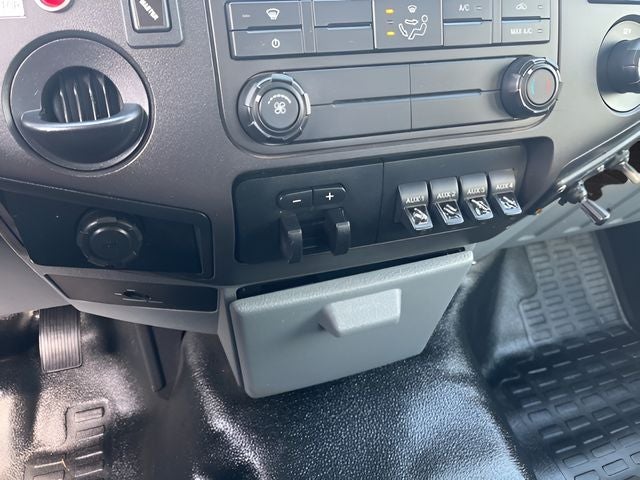 2013 Ford F-450 Chassis XL