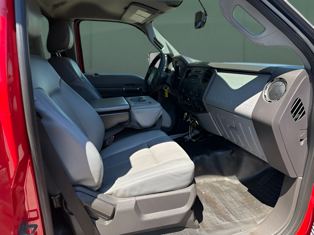 2013 Ford F-550 Chassis XL DRW
