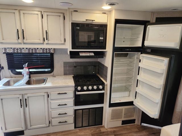 2021 Ford E-450 Cutaway Base