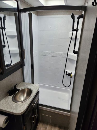 2021 Ford E-450 Cutaway Base