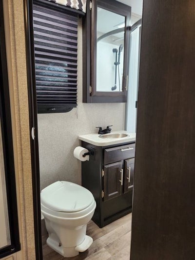 2021 Ford E-450 Cutaway Base