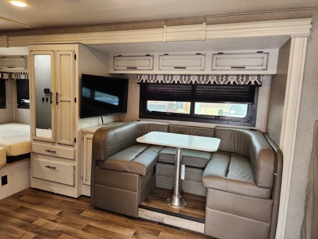 2021 Ford E-450 Cutaway Base