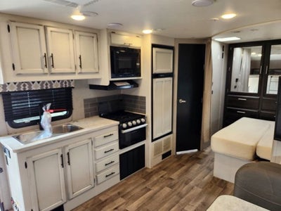 2021 Ford E-450 Cutaway Base