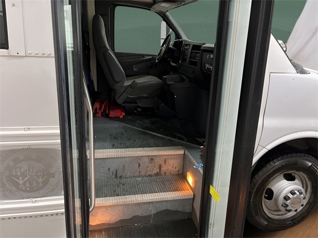 2009 Chevrolet Express Cutaway Work Van