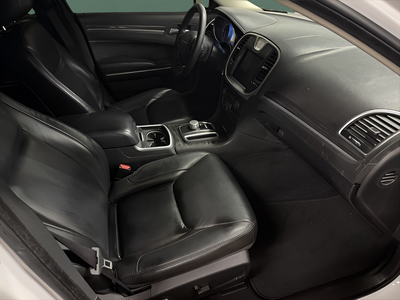 2022 Chrysler 300 Touring L