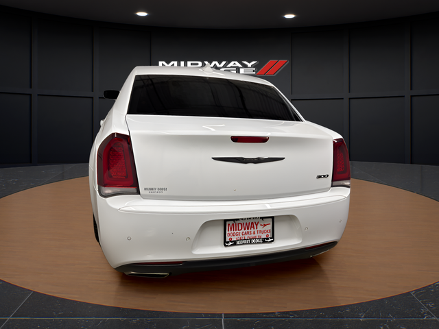 2022 Chrysler 300 Touring L