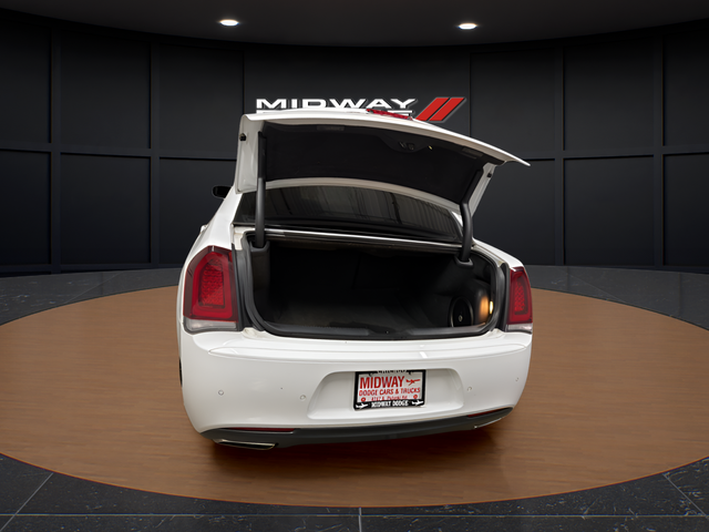 2022 Chrysler 300 Touring L