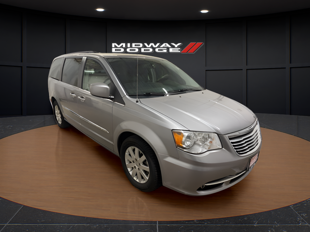2016 Chrysler Town & Country Touring's photo