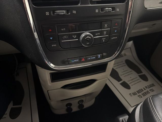 2016 Chrysler Town & Country Touring