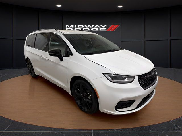 2025 Chrysler Pacifica Limited's photo