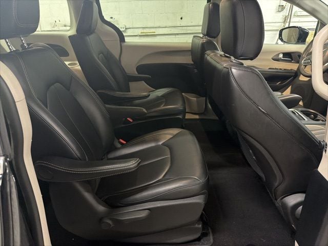 2024 Chrysler Pacifica Hybrid Select