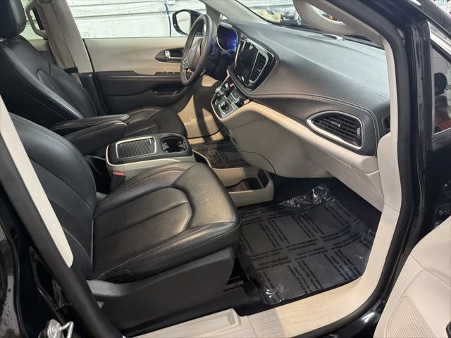 2024 Chrysler Pacifica Hybrid Select