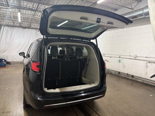 2024 Chrysler Pacifica Hybrid Select