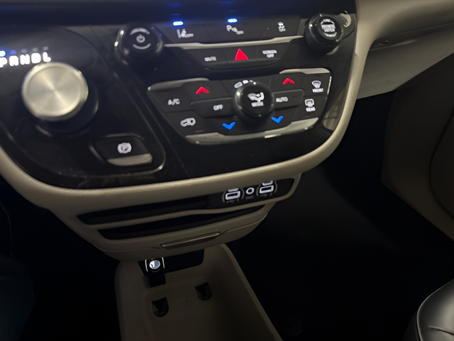 2024 Chrysler Pacifica Hybrid Select