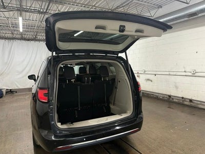 2024 Chrysler Pacifica Hybrid Select