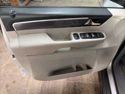 2010 Volkswagen Routan S