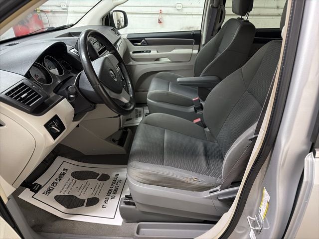 2010 Volkswagen Routan S