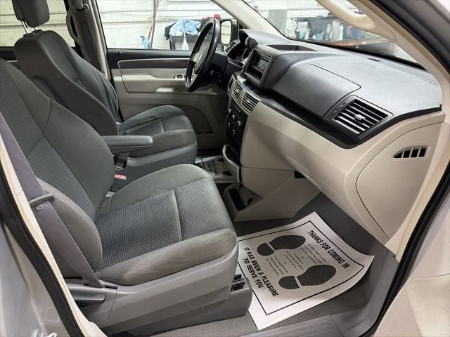 2010 Volkswagen Routan S
