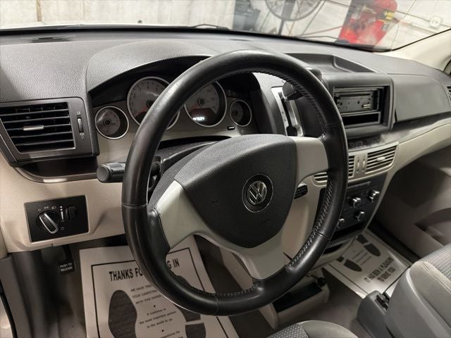 2010 Volkswagen Routan S