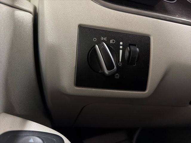 2010 Volkswagen Routan S