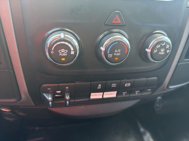 2016 RAM 3500 Chassis Tradesman/SLT