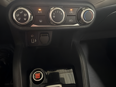 2021 Nissan Versa SV Xtronic CVT