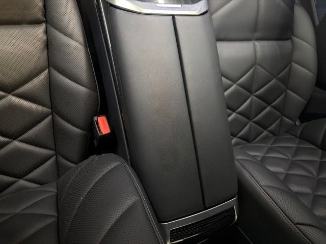 2025 BMW 740i xDrive