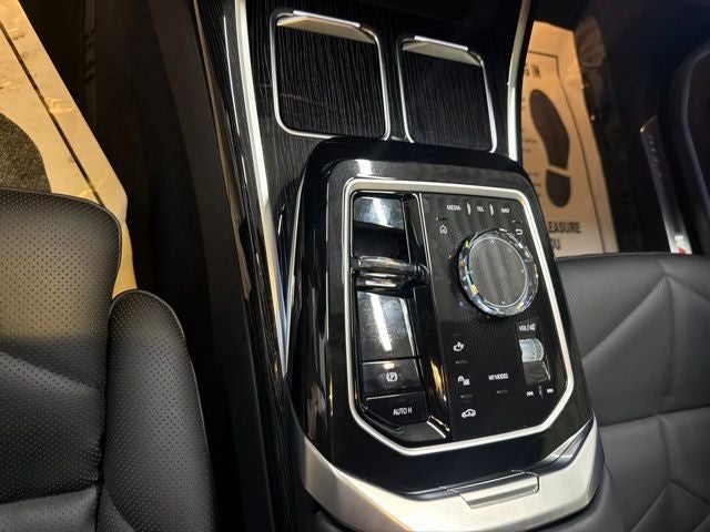 2025 BMW 740i xDrive