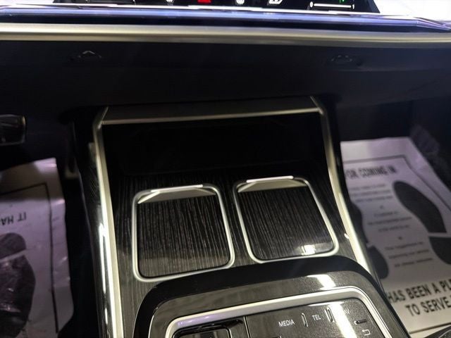 2025 BMW 740i xDrive